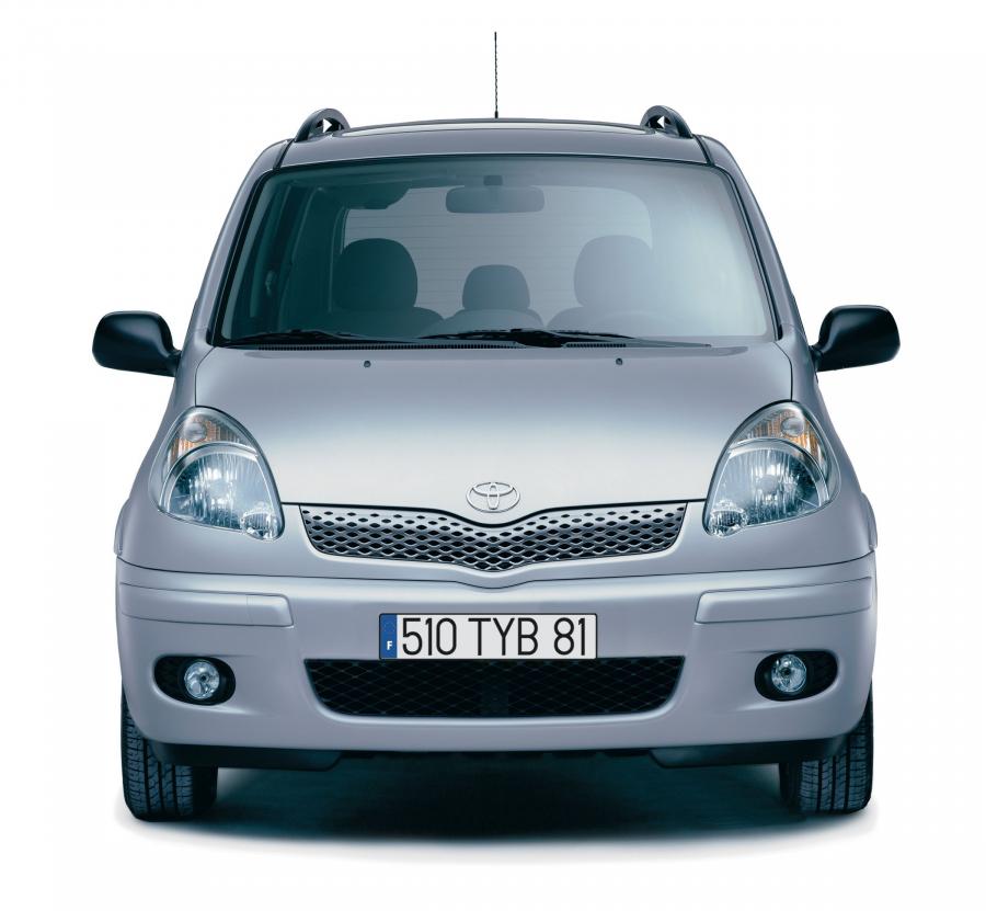 Toyota Yaris Verso 2003 года  (фото 12 из 43)